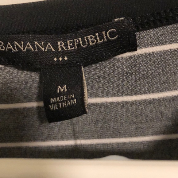 Banana republic top. Black with white stripes - Picture 4 of 7